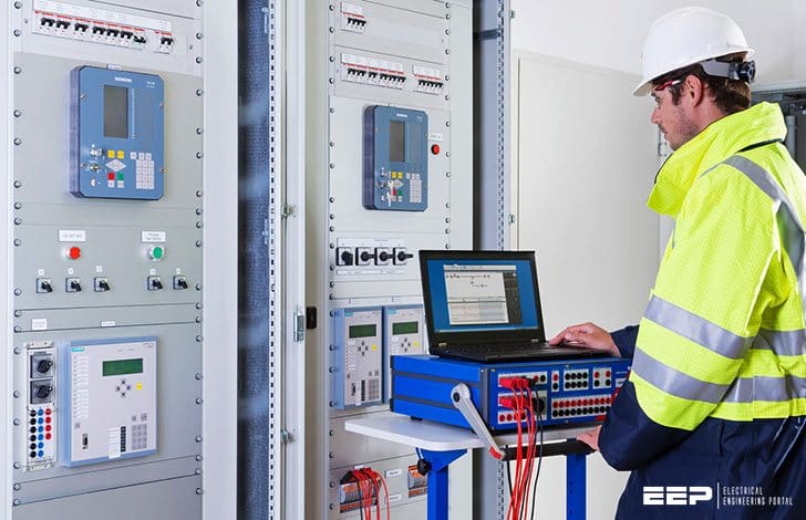 Close-up perangkat injektor sekunder digital terhubung ke terminal relay