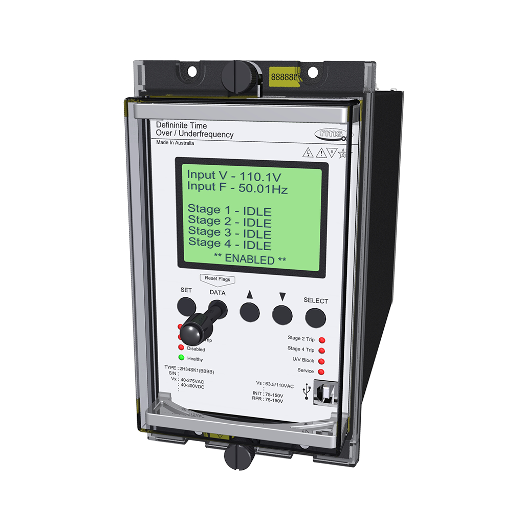 Instalasi panel listrik industri dengan beberapa rele frekuensi terpasang berjajar