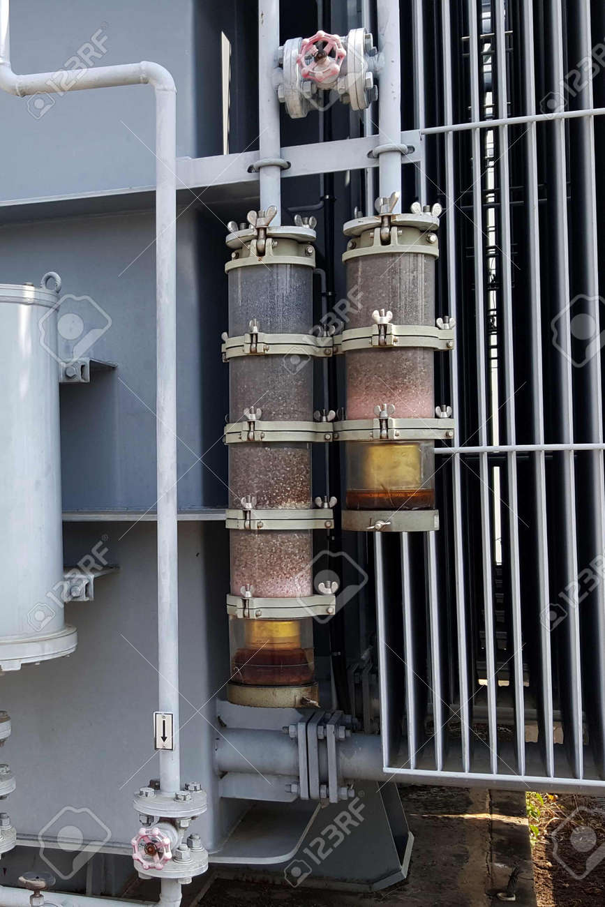 Breather transformator dengan gel silika biru dan indikator kelembapan