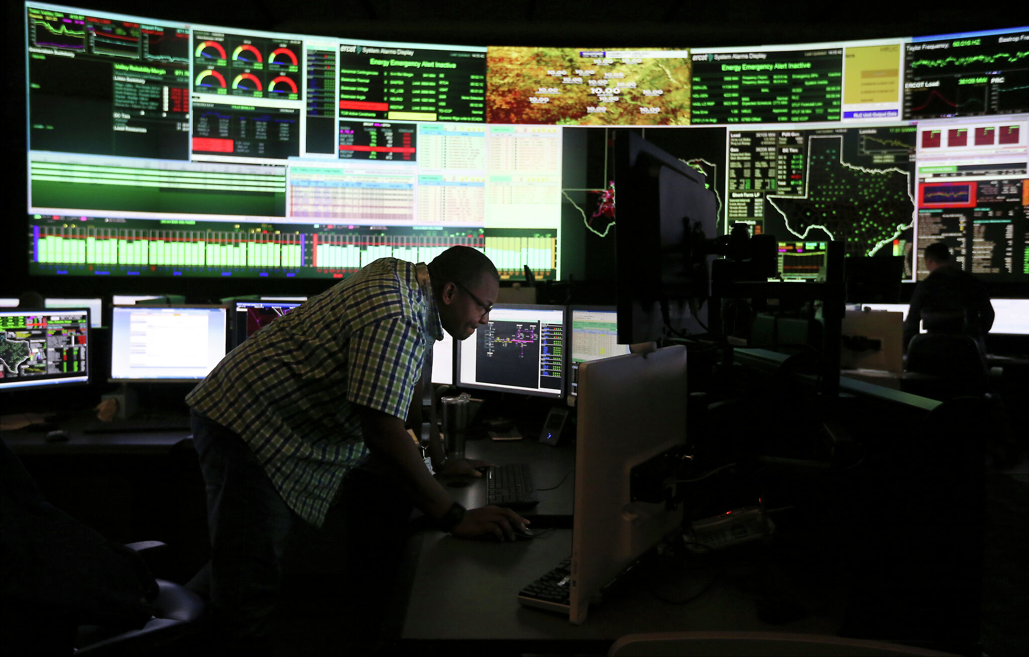 Diagram ilustrasi tahapan restart sistem tenaga listrik pasca blackout