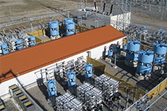 Close-up panel kontrol dan Thyristor Valve dari kompensator statis