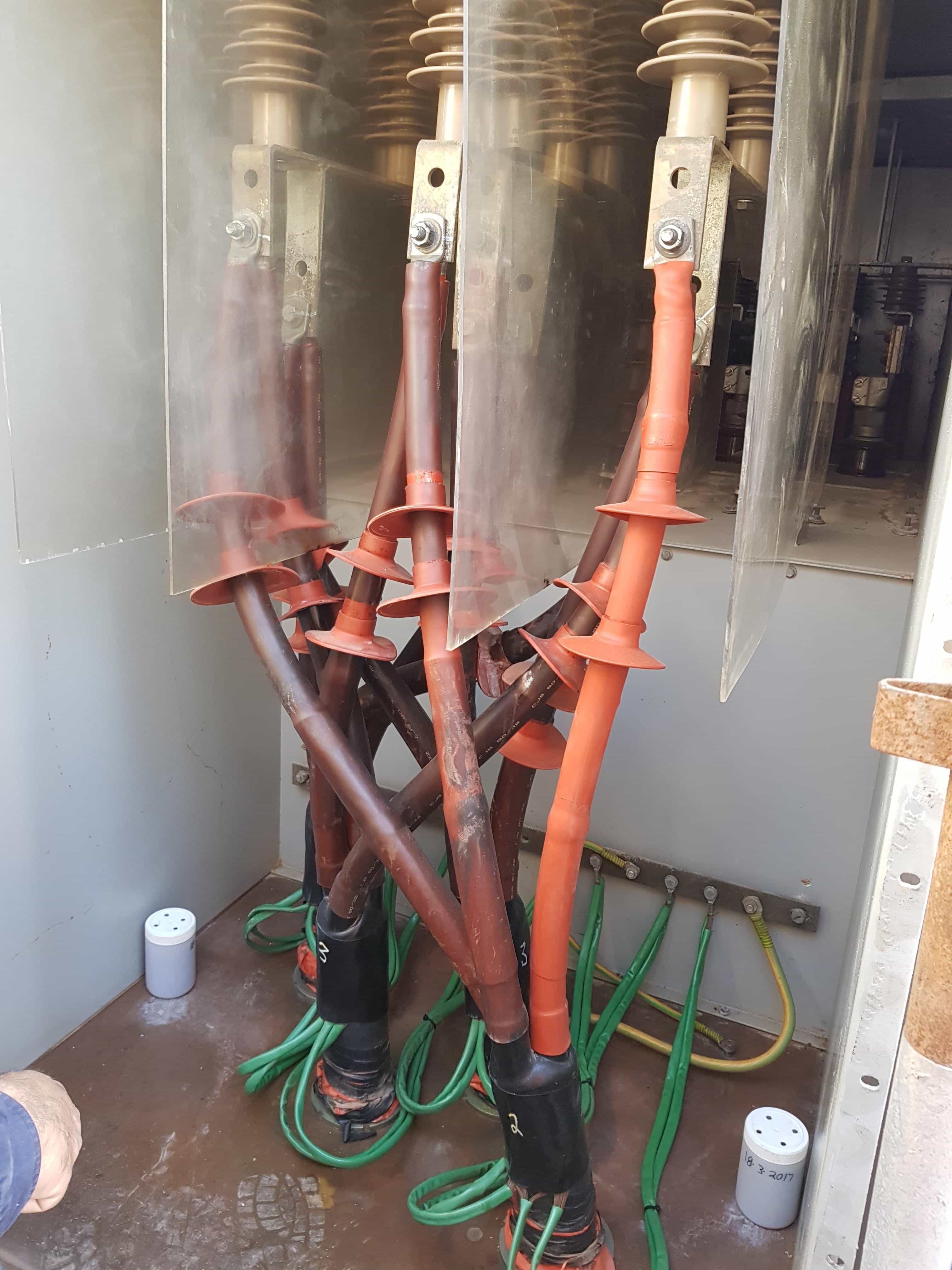 Overview instalasi termination kabel udara (Aerial) pada tiang transmisi